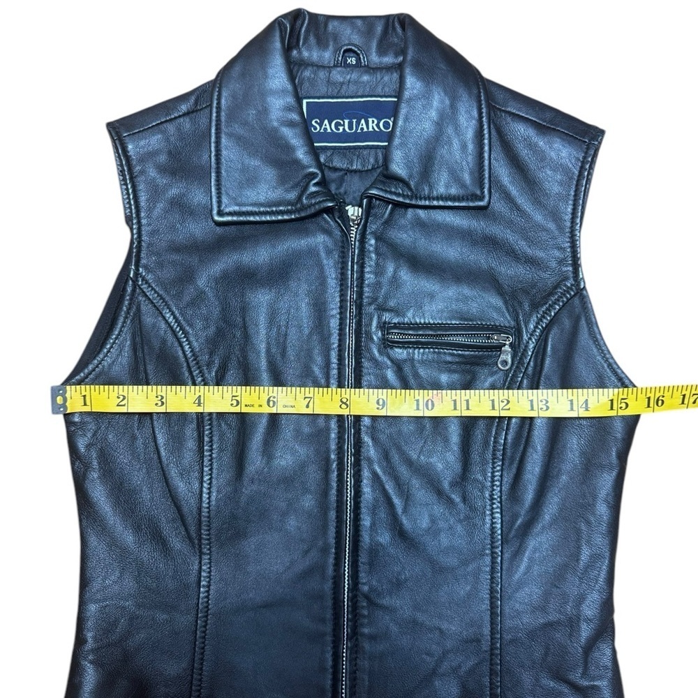 Saguaro.  Vintage .Black Leather Vest with Zipper Closure and Pointed Collar - Picture 11 of 12